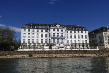 Hotelli Zur Schloß Schenke