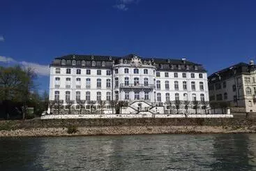 Hotelli Zur Schloß Schenke