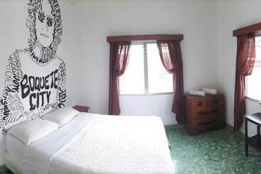 Hostal Garden By Refugio Del Rio Hostel