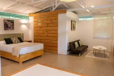 هتل Jaguar Inn Bungalows