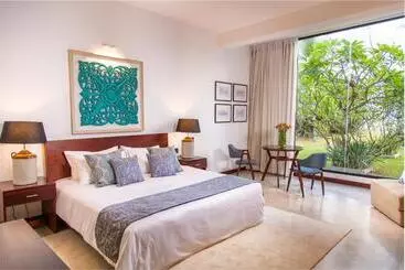 هتل Mirissa Beach Villa