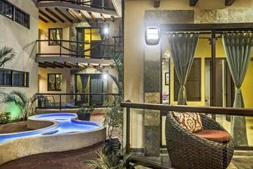 هتل Moon Dreams Villas El Jardin