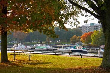 Sir Isaac Brock B&b Luxury Suites