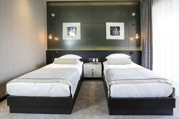 هتل 7 Rooms Adults Only