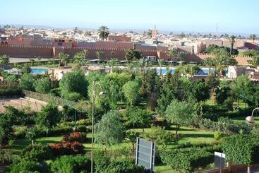 ホテル Hôtel Café Restaurant Assaka