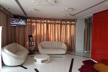 Hotel The Blooms Cochin