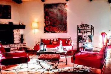Bed and Breakfast Les Maquinols Estate