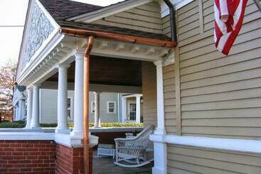 هتل The Charles Newhall House