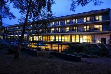 Отель Green Park Conference Centre