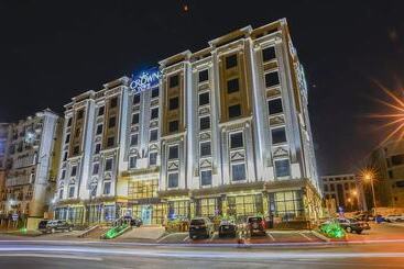 Отель Crown Town