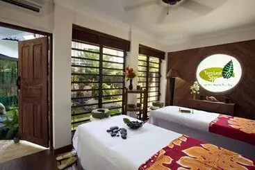 Manta Ray Bay Resort