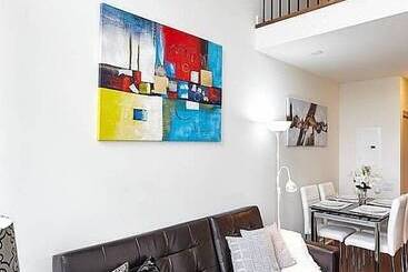 آپارتمان Lavish Suites   Two Story Loft   Downtown Toronto