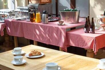 هاستل Prague Old Town Residence