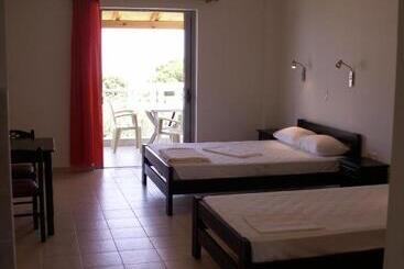 ホテル Kastro Beach