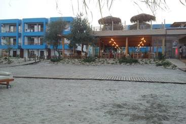 בית מלון כפרי Blue Beach Studios