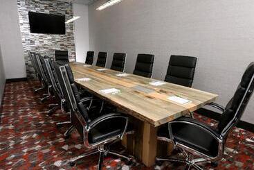 酒店 Holiday Inn & Suites Sioux Falls   Airport, An Ihg