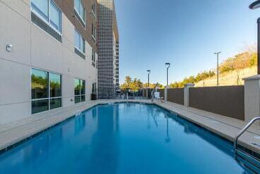 هتل Holiday Inn Express & Suites Gainesville Lake Lanier Area, An Ihg