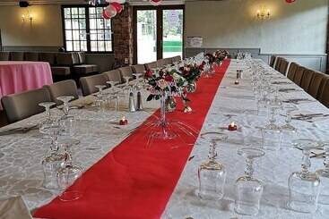 בית מלון כפרי Les Pins Blancs En Provence