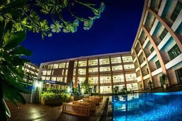 هتل Paragon Suites Resort