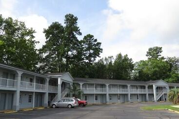 Отель Travelodge By Wyndham Walterboro