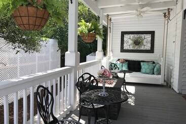 Bama Bed & Breakfast Campus