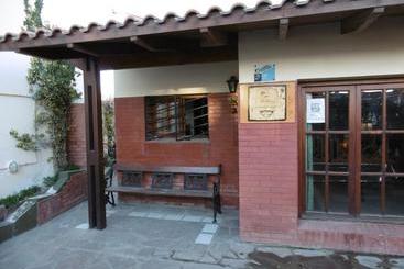 Hostel La Casa De Tounens