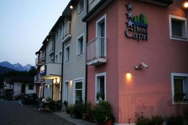 בית מלון כפרי Capri