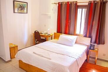 Отель Explorers Hub