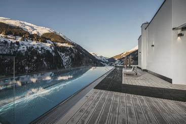 Boutique Hotel Und Chalets Bergwiesenglück