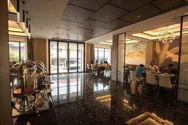 Hotel Confetti Garden