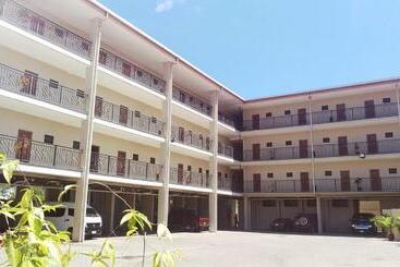 Paddy S Hotel & Apartments