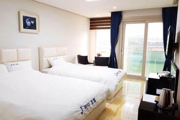 ホテル The Four Hills