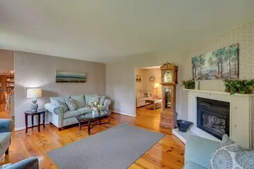 コテージ Pittsfield Home W/ Deck   12 Mi To Jiminy Peak!