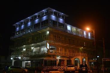 Hotell Status International