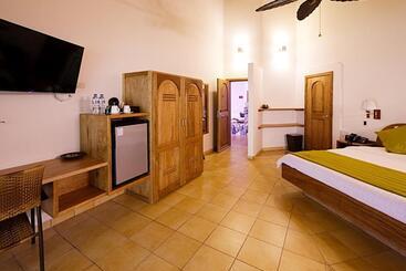 Arahuana Jungle Resort & Spa