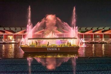 Tasik Villa International Resort