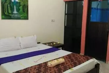 Bed and Breakfast Made Roejas Family
