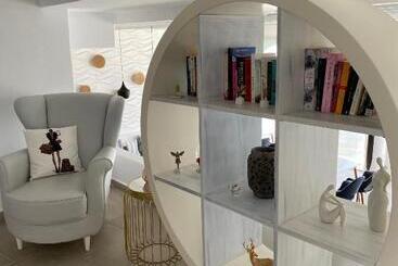 ホテル Absolute Mykonos Suites & More