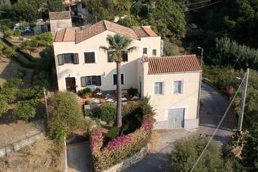 호텔 Bouganville B&b