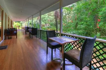 Hotel Beachcomber Lodge