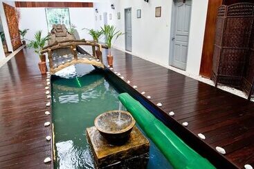 בית מלון כפרי Pom Pom Island Resort