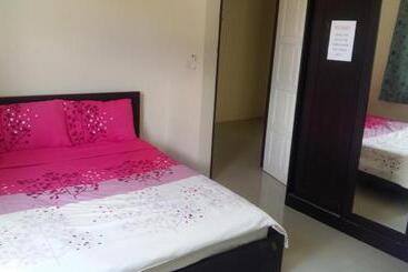 בית מלון כפרי Nu Phuket Airport Residence