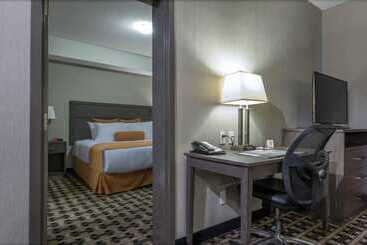 בית מלון כפרי Timber Ridge Inn And Suites