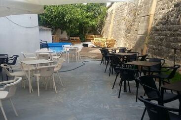 בית מלון כפרי Hostal Restaurante Avenida