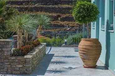 Niriides Hotel Apartments