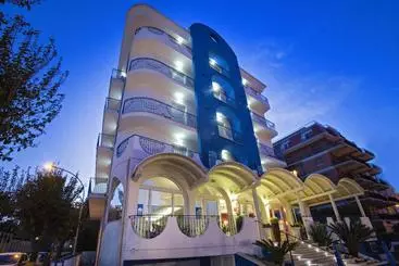 ホテル Ambassador