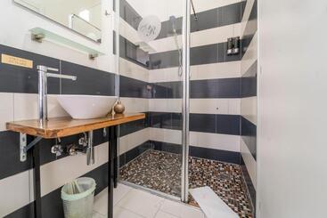 هتل Aurelia Rooms