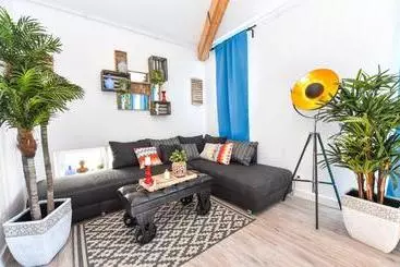 هتل Parliament & River View Apartments