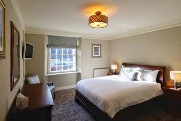 Hotel The Greyhound Inn