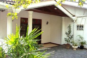 Hotel Layathraa Kandy